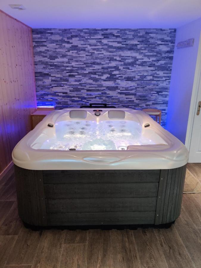 שומון Suite Eden Avec Jacuzzi Prive מראה חיצוני תמונה