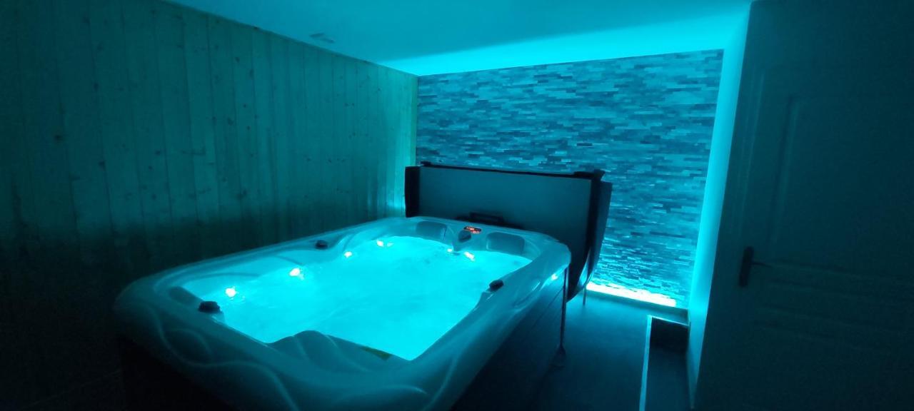 שומון Suite Eden Avec Jacuzzi Prive מראה חיצוני תמונה